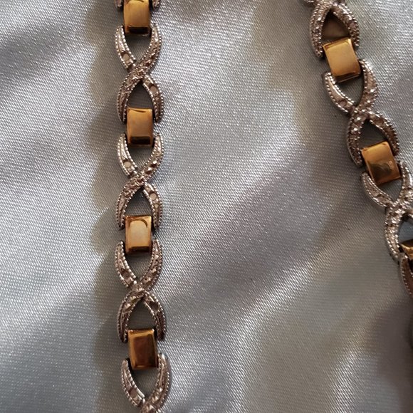 Watch and Bracelet Set Curved X Chain Design - Picture 2 of 9